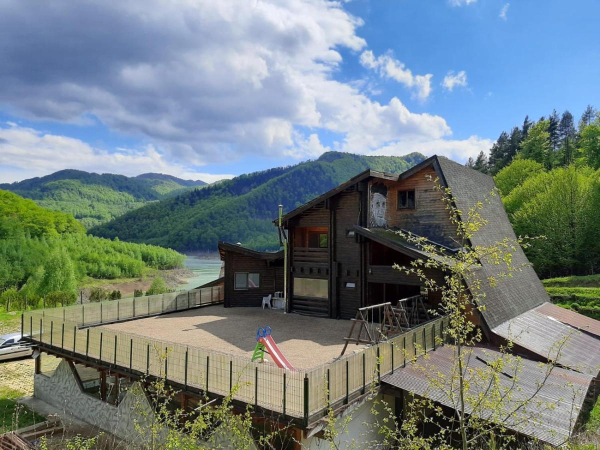 Pensiunea Izvorul Bucuriei Siriu Exterior foto