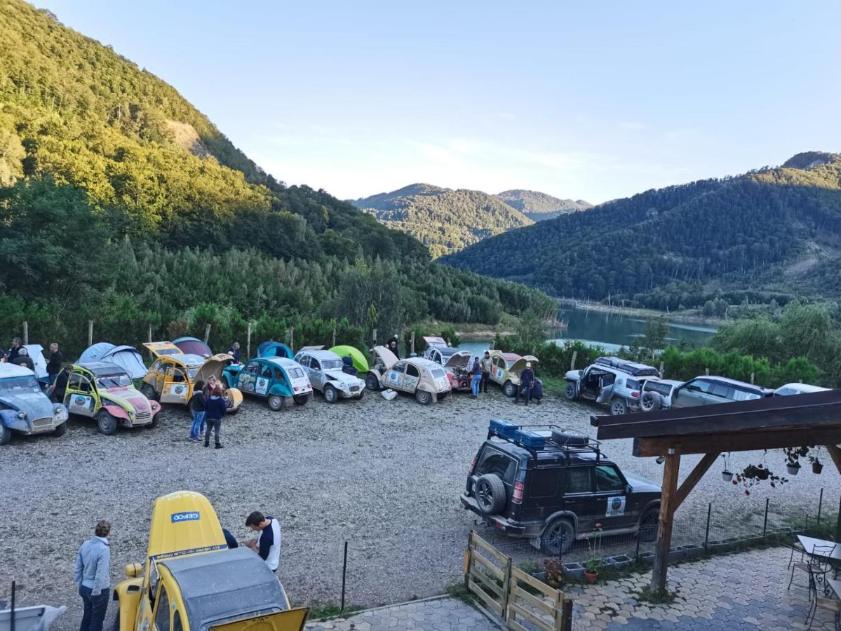 Pensiunea Izvorul Bucuriei Siriu Exterior foto