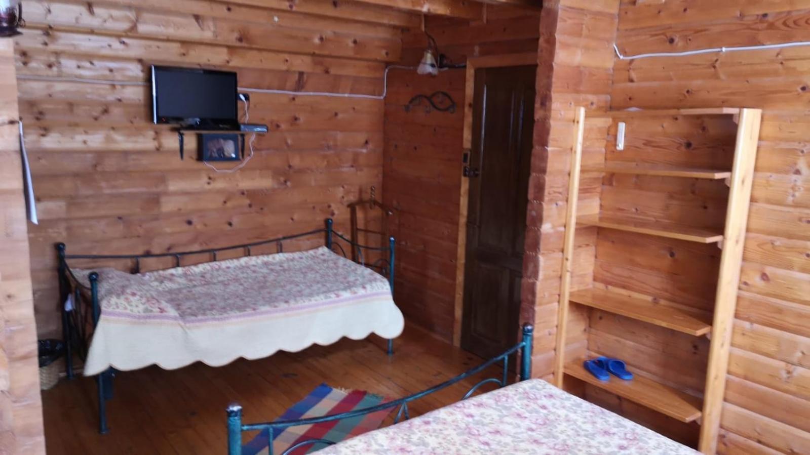 Pensiunea Izvorul Bucuriei Siriu Exterior foto