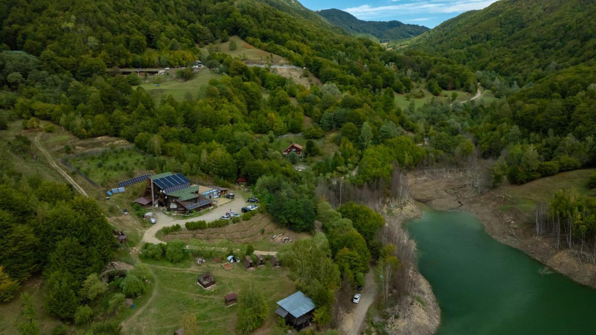 Pensiunea Izvorul Bucuriei Siriu Exterior foto