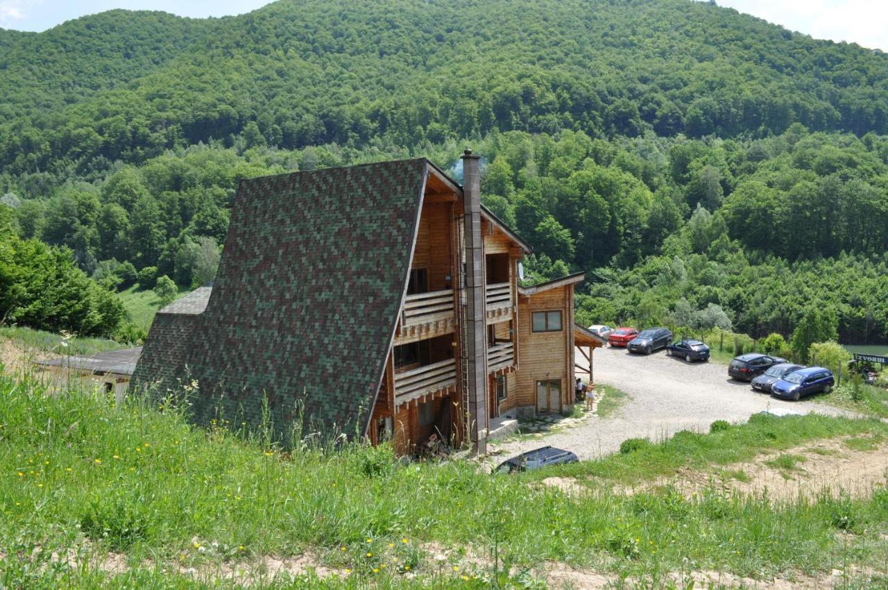 Pensiunea Izvorul Bucuriei Siriu Exterior foto